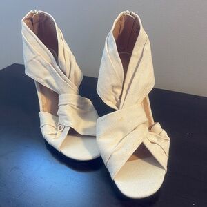 Open toed heeled sandal